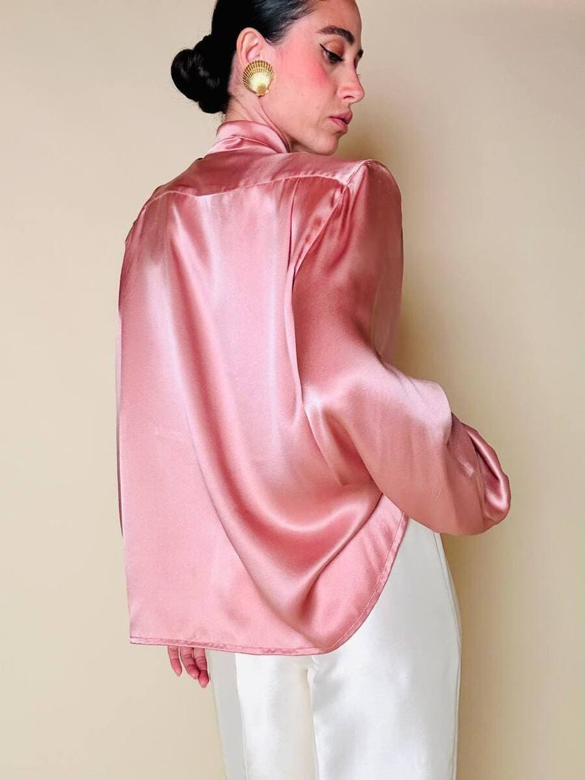 Camicia con fiocco al collo in raso di seta rosa 