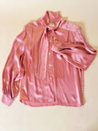 Camicia con fiocco al collo in raso di seta rosa 