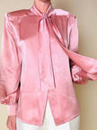 Camicia con fiocco al collo in raso di seta rosa 