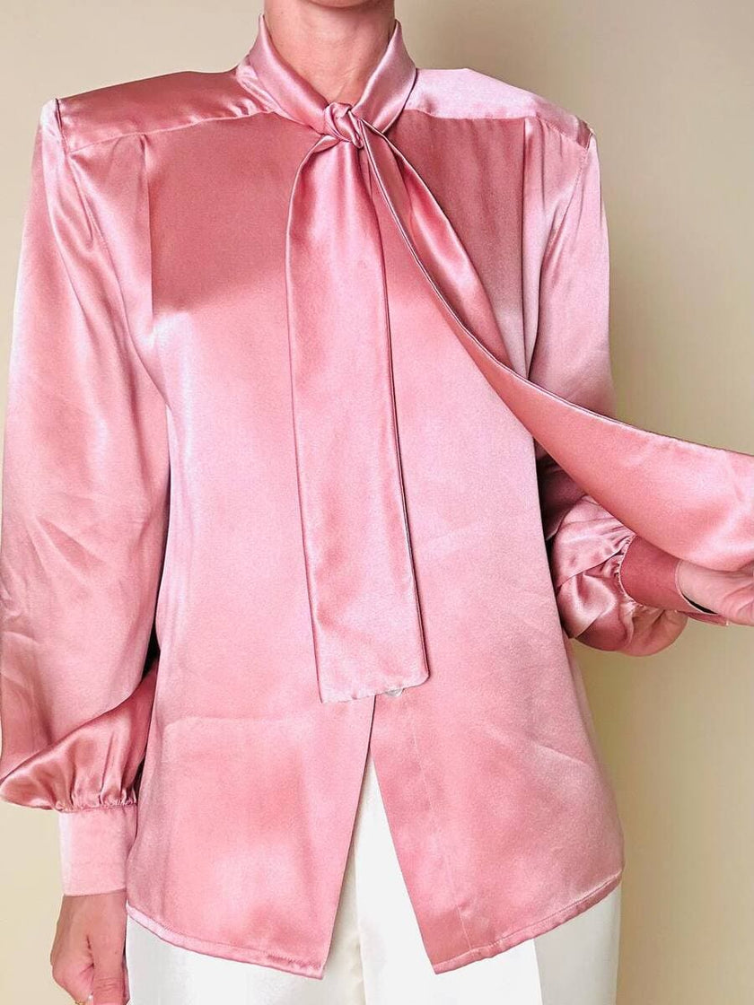 Camicia con fiocco al collo in raso di seta rosa 