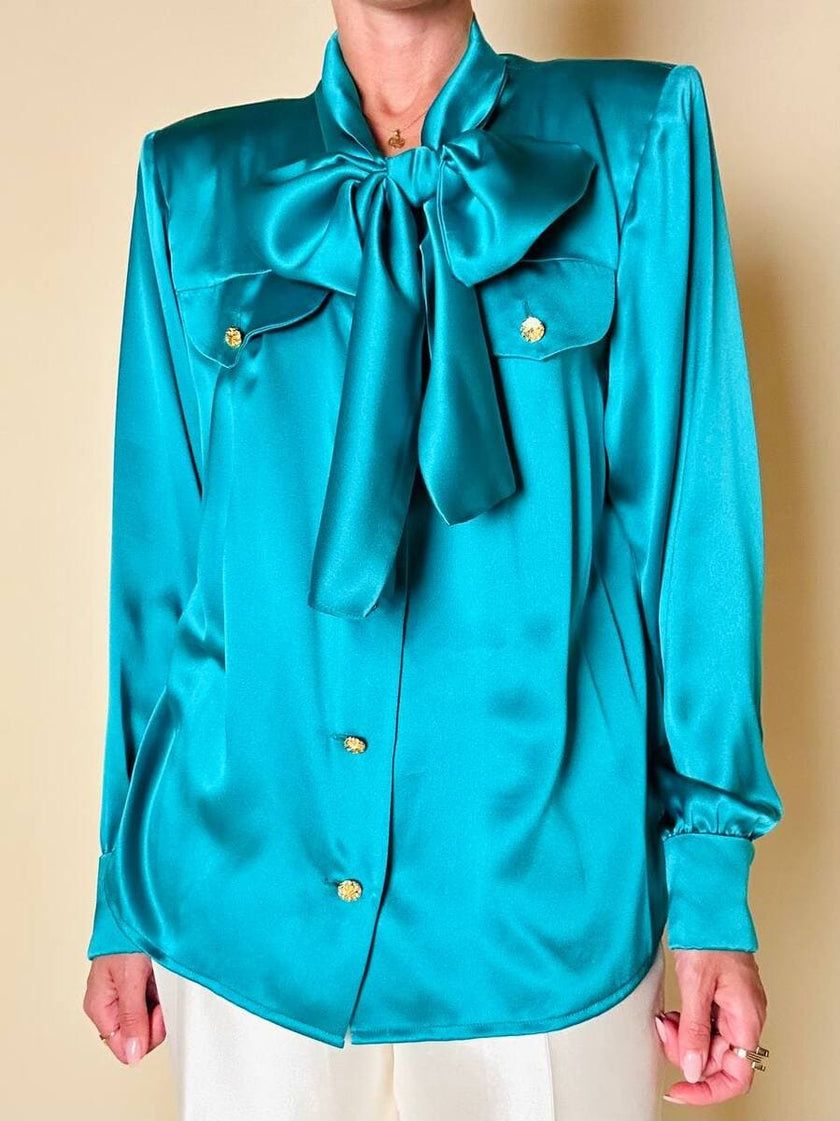 Camicia con fiocco al collo in raso di seta verde Caraibi “Ivana Zanini”