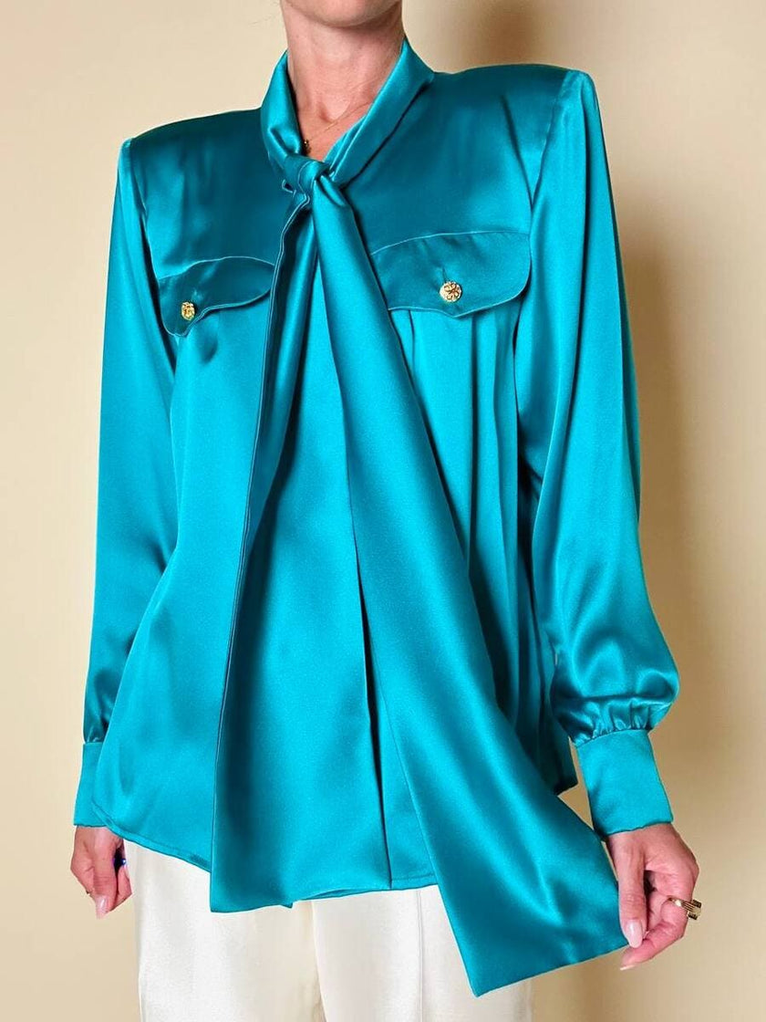 Camicia con fiocco al collo in raso di seta verde Caraibi “Ivana Zanini”