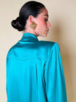 Camicia con fiocco al collo in raso di seta verde Caraibi “Ivana Zanini”