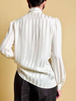 Camicia con fiocco al collo in seta Jacquard avorio a righe verticali