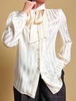Camicia con fiocco al collo in seta Jacquard avorio a righe verticali