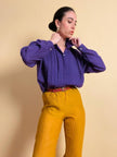 Camicia in cotone viola con motivo plissé