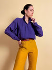 Camicia in cotone viola con motivo plissé