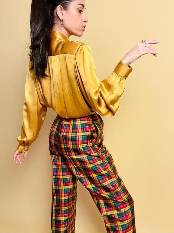 Camicia in seta color ambra con bottoni cuore