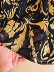 Chemise en mousseline dévoré noire avec damas en satin ambre