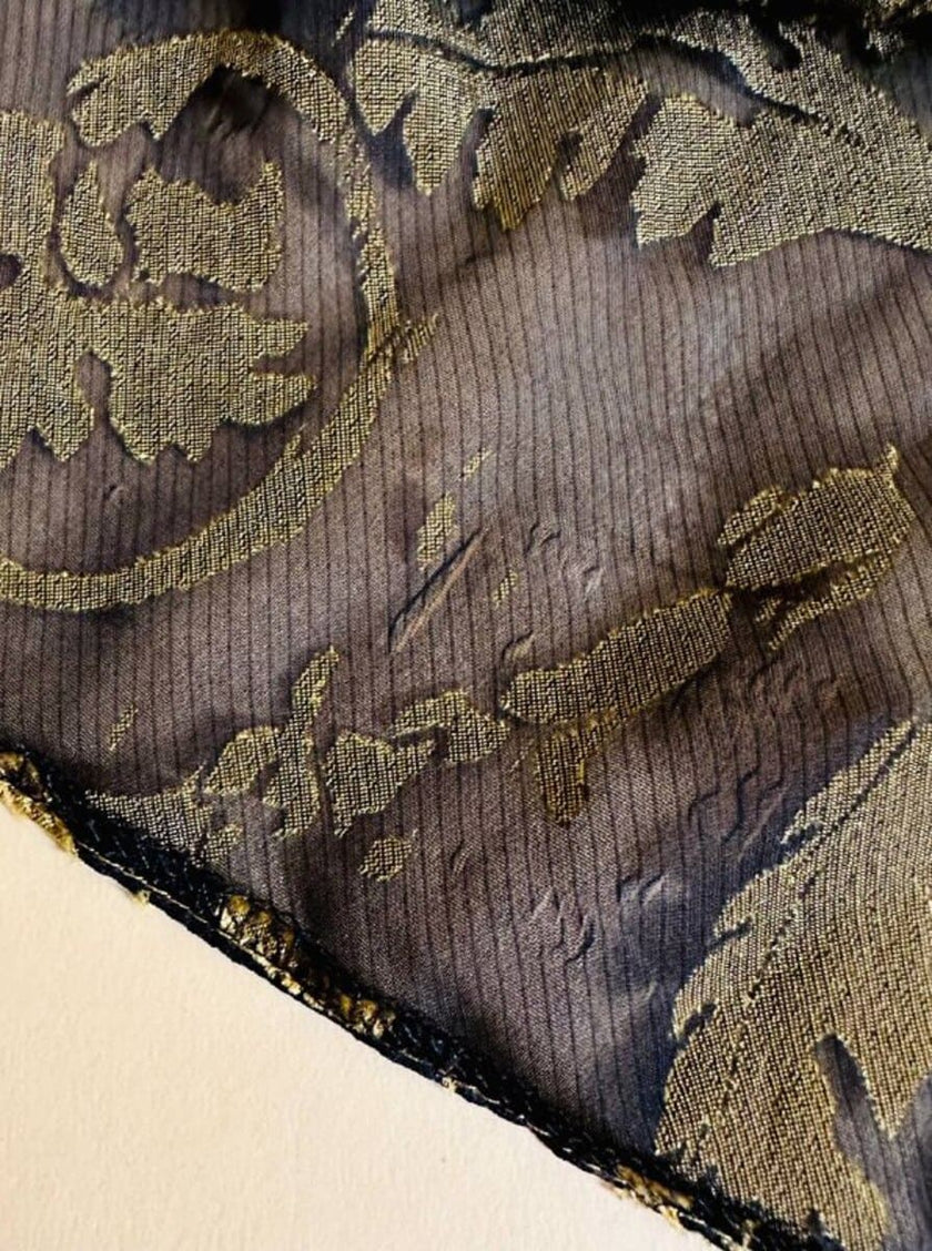 Chemise en mousseline dévoré noire avec damas en satin ambre