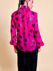 Camicia in chiffon ciclamino e lamé nero con volant plissé 