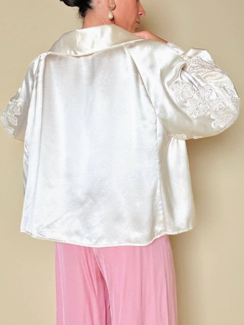 Camicia sartoriale in raso di seta avorio con inseriti di pizzo