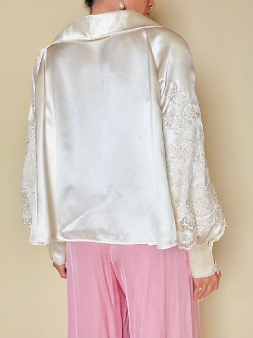 Camicia sartoriale in raso di seta avorio con inseriti di pizzo
