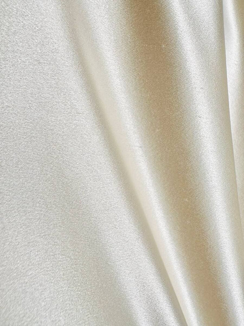 Camicia sartoriale in raso di seta avorio con inseriti di pizzo