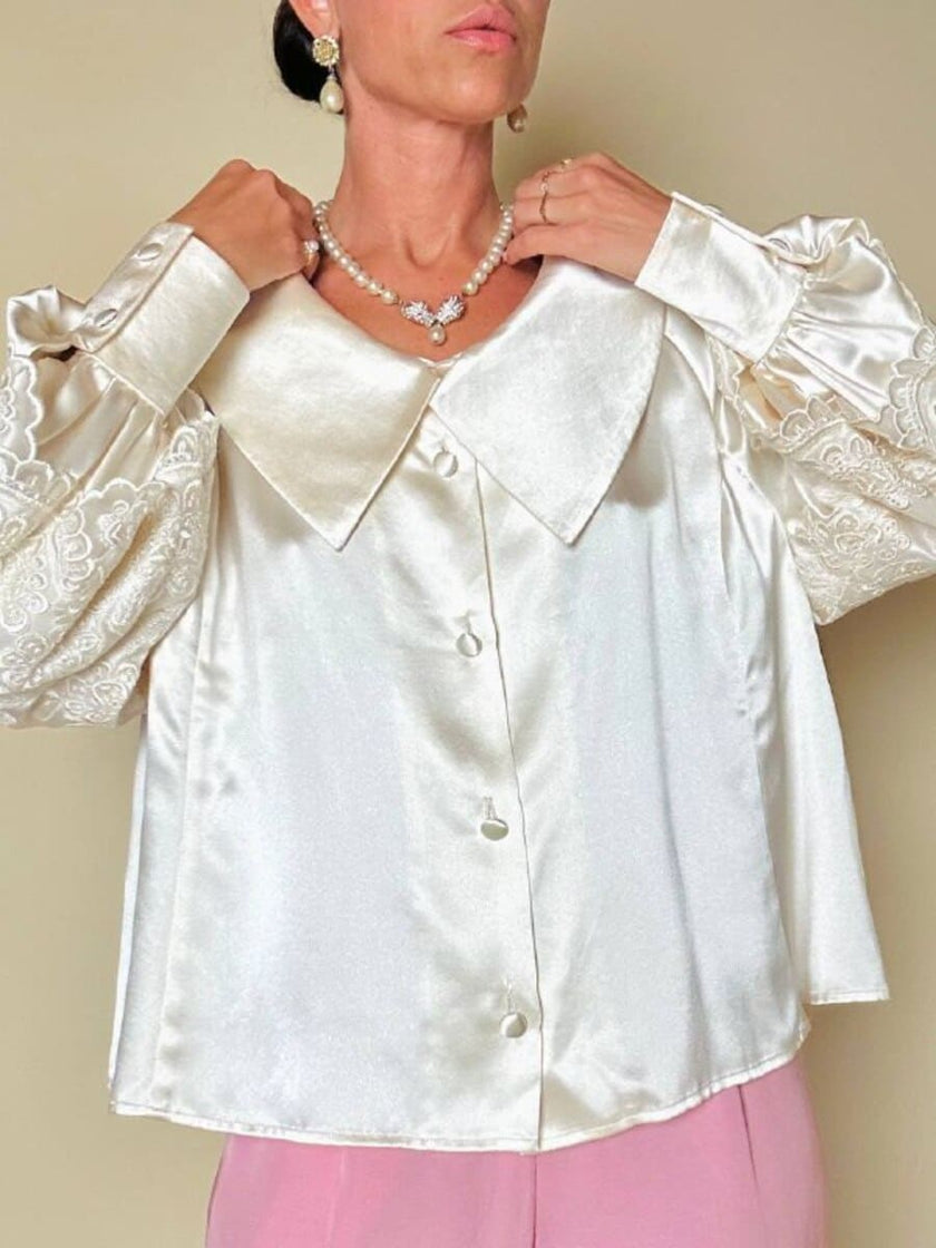 Camicia sartoriale in raso di seta avorio con inseriti di pizzo