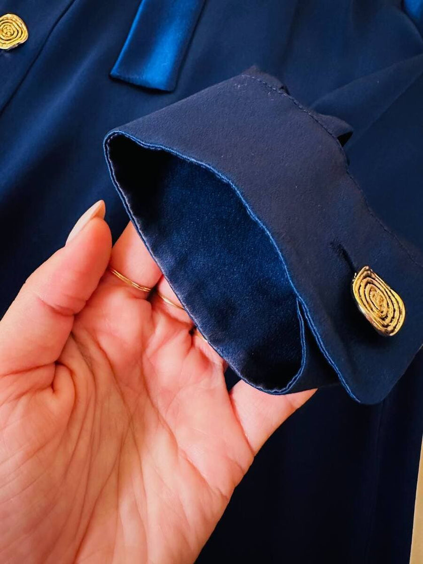 Camicia in raso di seta blu con nastro al collo “Yves Saint Laurent”