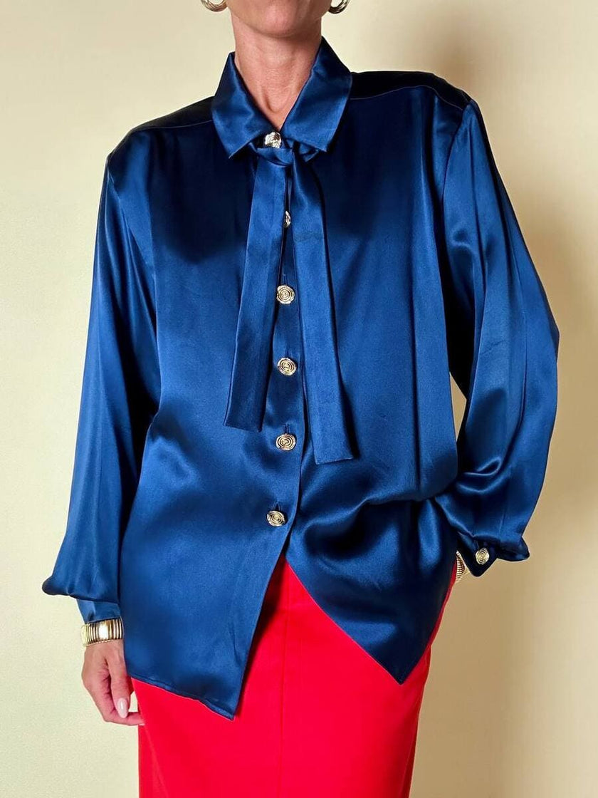 Camicia in raso di seta blu con nastro al collo “Yves Saint Laurent”