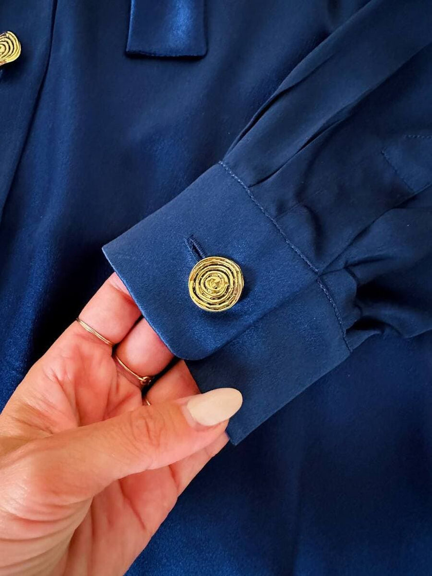 Camicia in raso di seta blu con nastro al collo “Yves Saint Laurent”