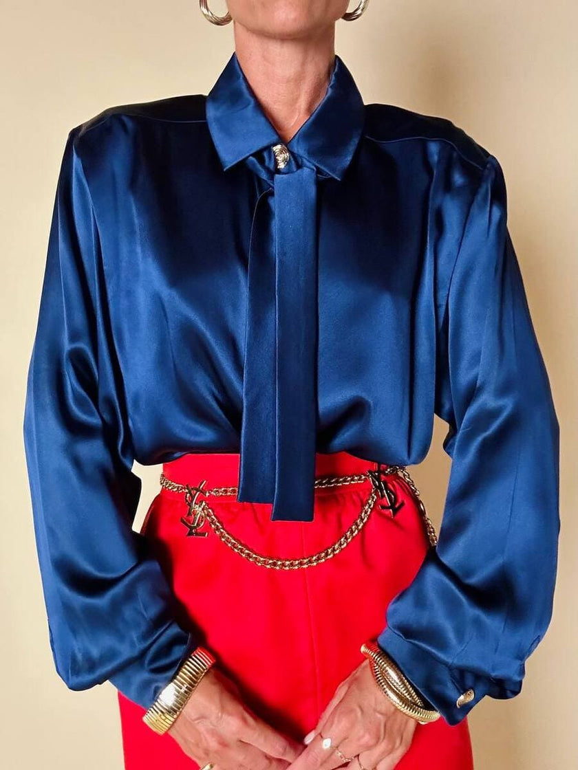 Camicia in raso di seta blu con nastro al collo “Yves Saint Laurent”