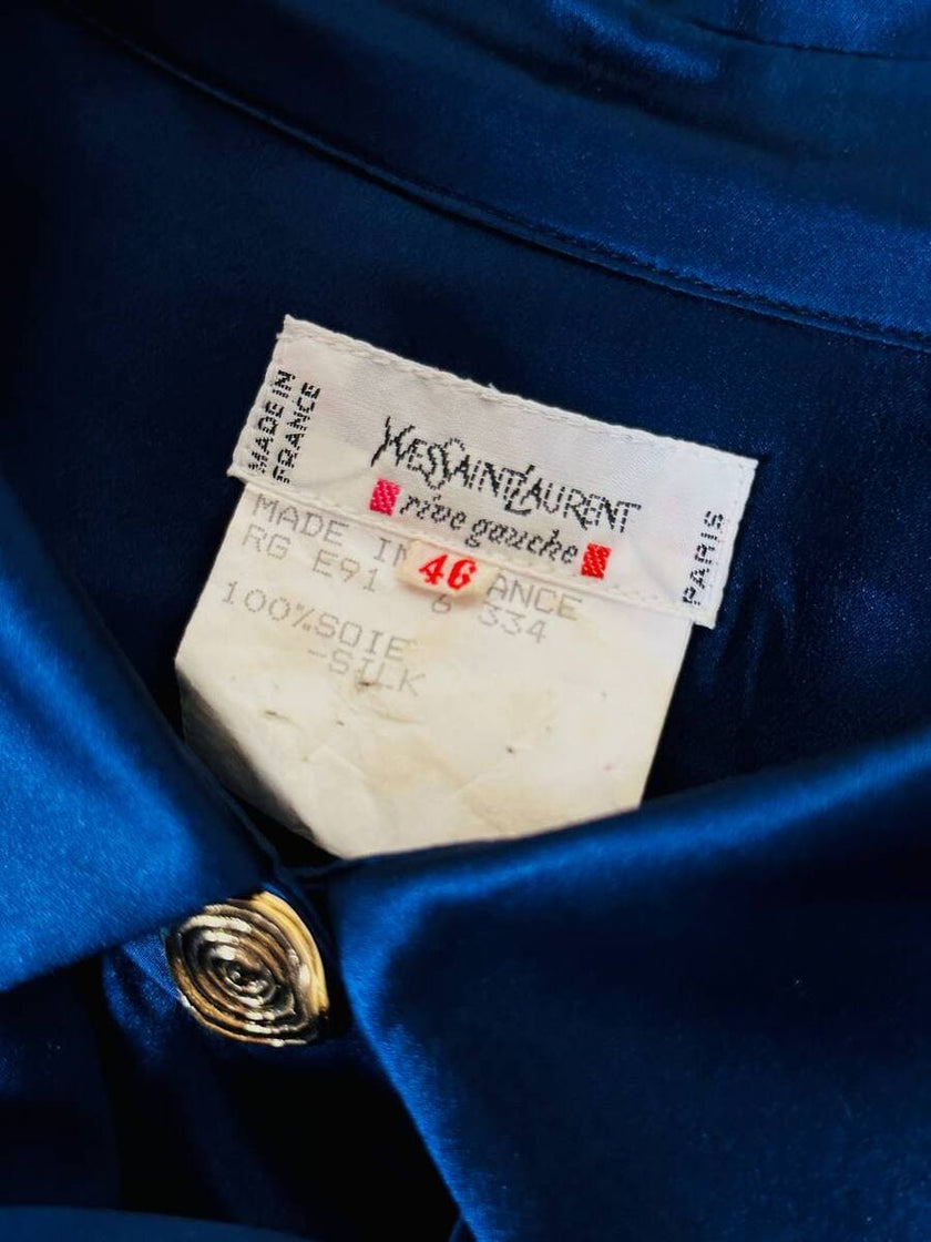 Camicia in raso di seta blu con nastro al collo “Yves Saint Laurent”