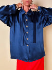 Camicia in raso di seta blu con nastro al collo “Yves Saint Laurent”