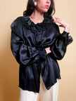 Camicia in raso di seta nero con rouches e bottoni gioiello