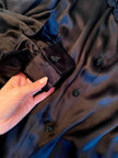 Camicia in raso di seta nero con rouches e bottoni gioiello
