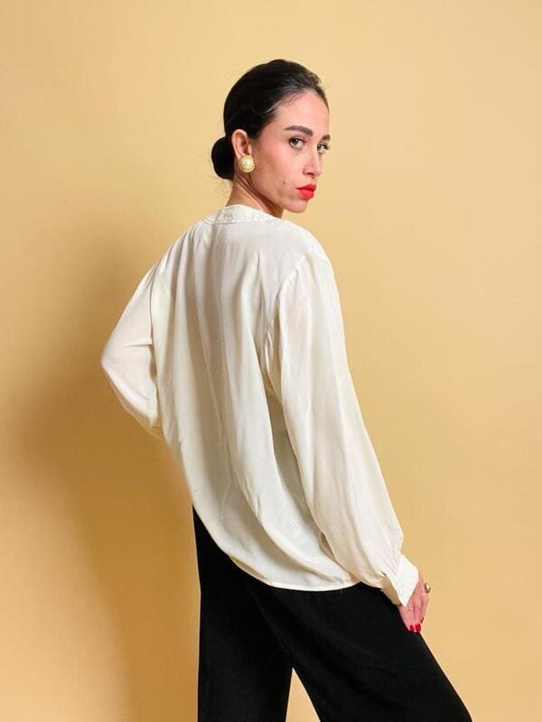 Camicia in seta avorio con micro perle