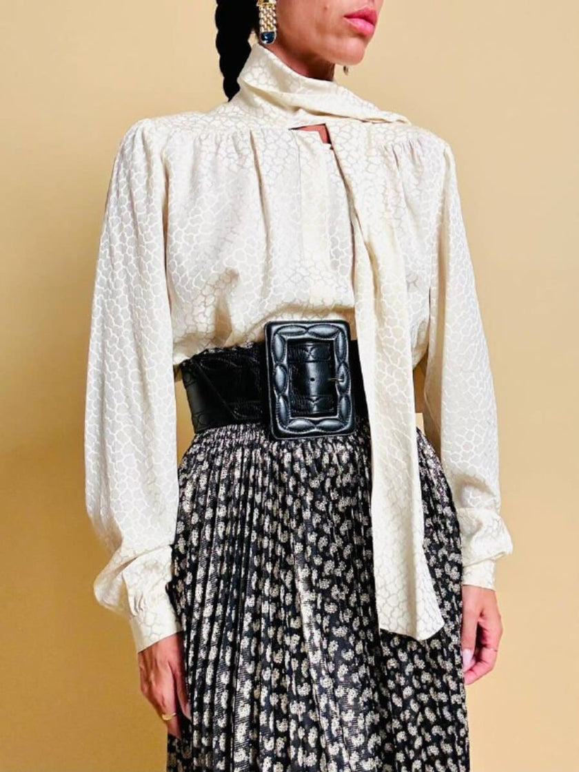 Camicia in seta Jaquard avorio con grande fiocco al collo