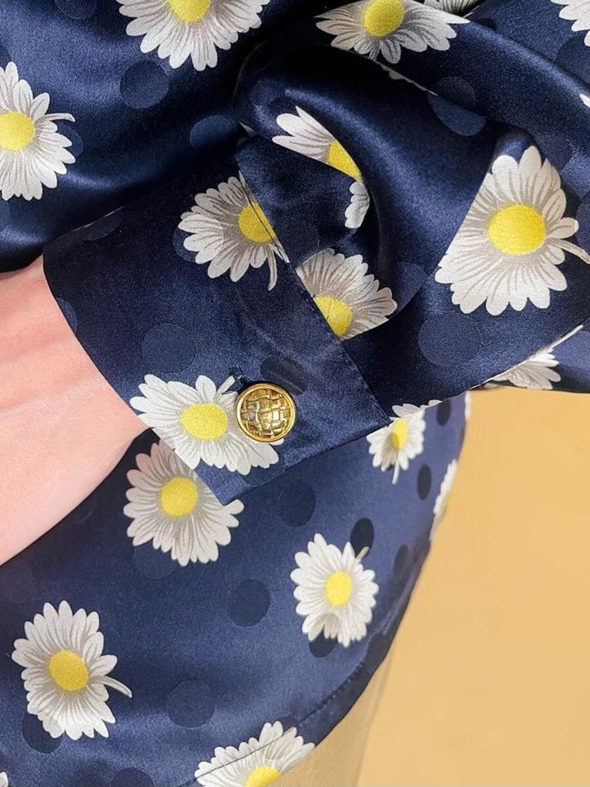 Camicia in raso di seta Jaquard blu notte fantasia margherite