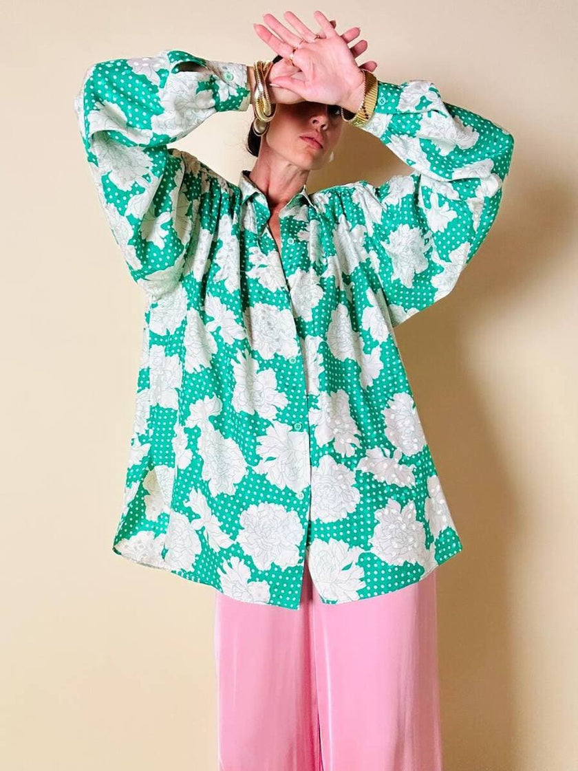 Camicia oversize in seta Jacquard fantasia floreale verde e bianca “Ballon”