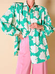 Camicia oversize in seta Jacquard fantasia floreale verde e bianca “Ballon”