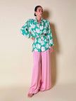 Camicia oversize in seta Jacquard fantasia floreale verde e bianca “Ballon”