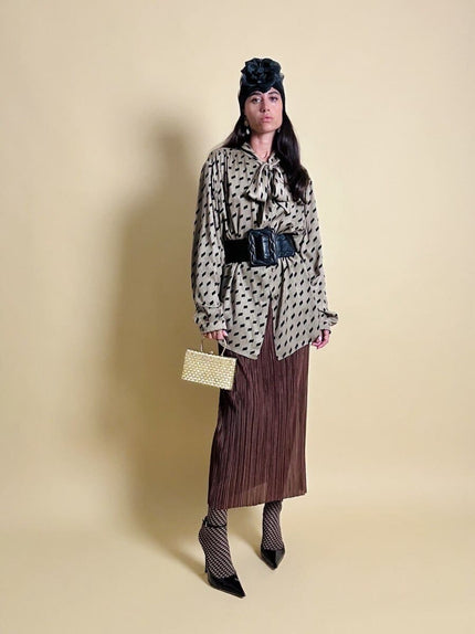 Camicia oversize con fiocco al collo fango e nera