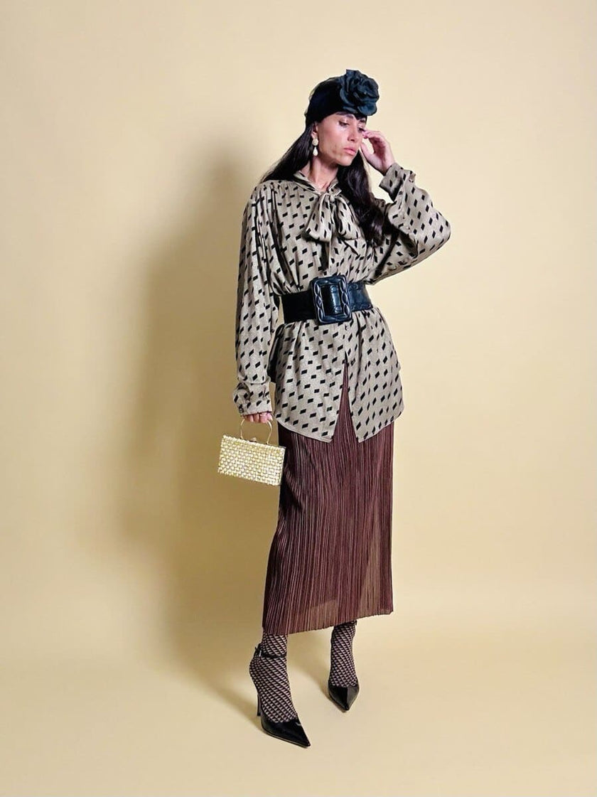 Camicia oversize con fiocco al collo fango e nera
