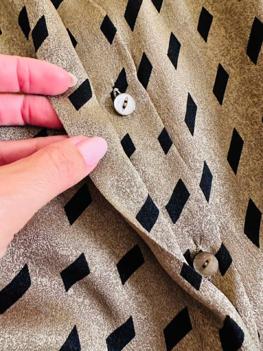 Camicia oversize con fiocco al collo fango e nera