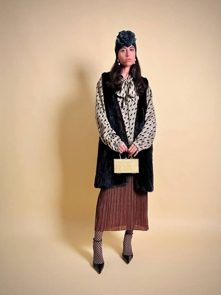 Camicia oversize con fiocco al collo fango e nera