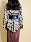 Camicia oversize con fiocco al collo fango e nera