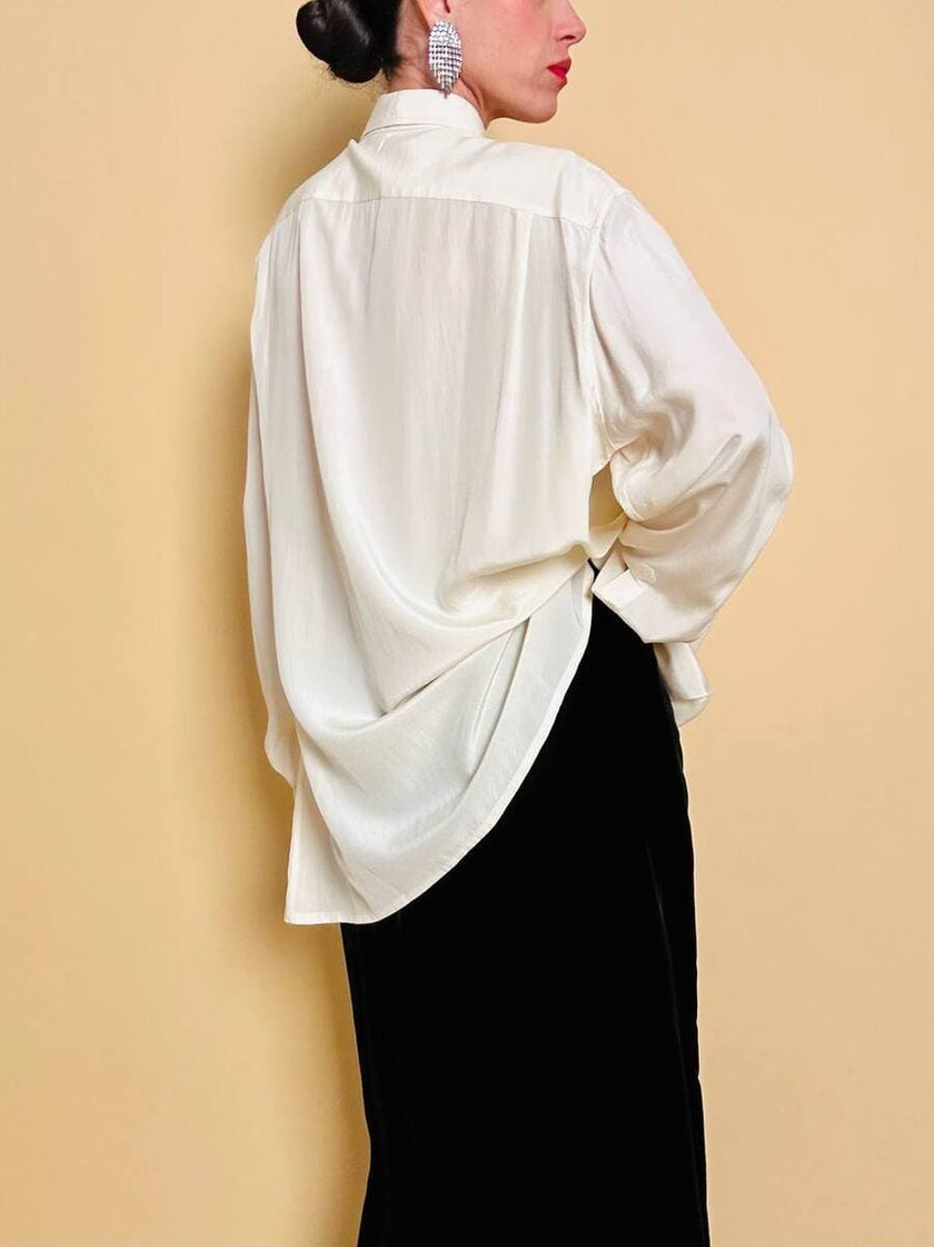 Camicia oversize in seta avorio con abbottonatura asimmetrica “Gigi Pary”