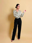 Camicia sartoriale in raso ivory con micro fantasia nera