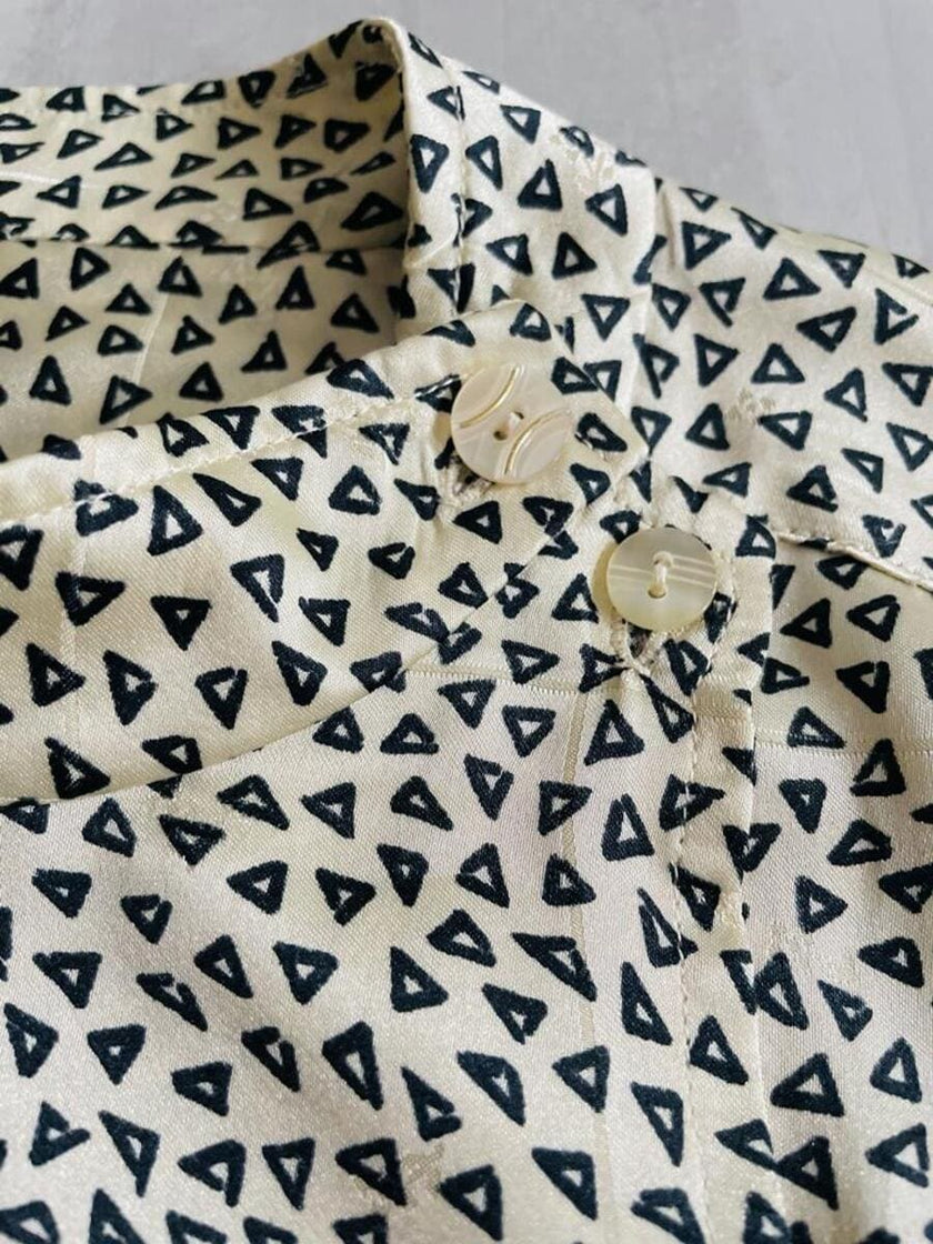 Camicia sartoriale in raso ivory con micro fantasia nera