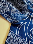 Camicia in raso di seta blu notte con fantasia paisley grigio perla