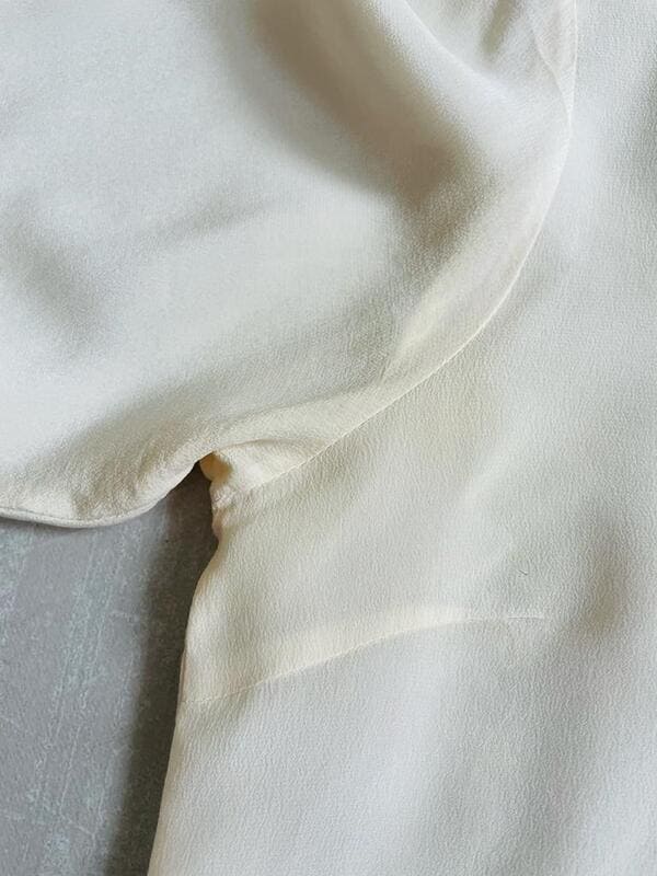 Camicia in seta avorio con pizzo ricamato a mano