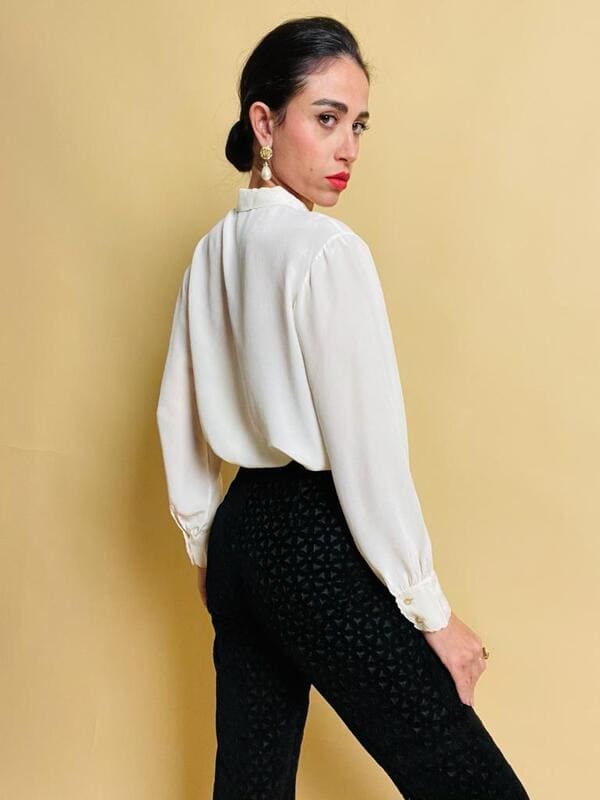 Camicia in seta avorio con pizzo ricamato a mano