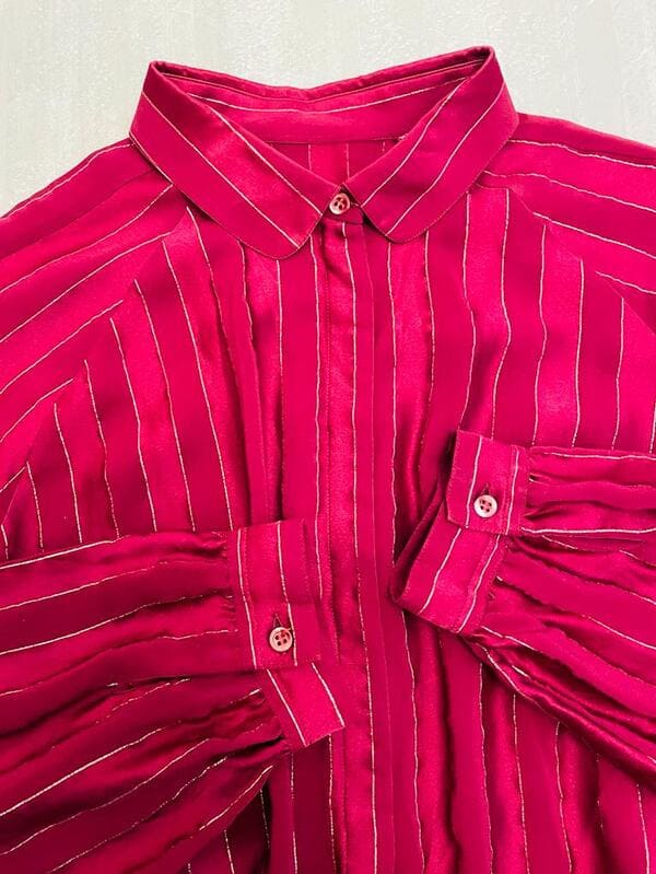 Camicia in seta Jaquard bordeaux a righe con fili di lamè oro