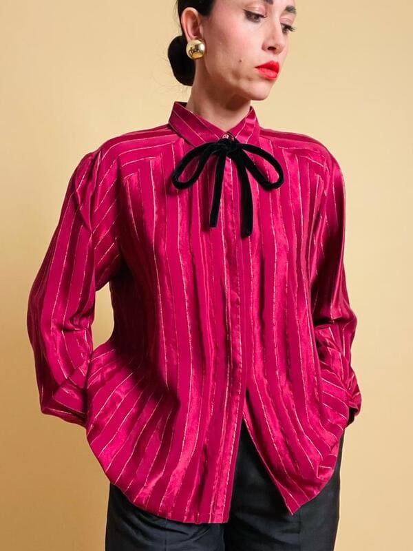 Camicia in seta Jaquard bordeaux a righe con fili di lamè oro
