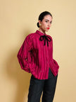 Camicia in seta Jaquard bordeaux a righe con fili di lamè oro