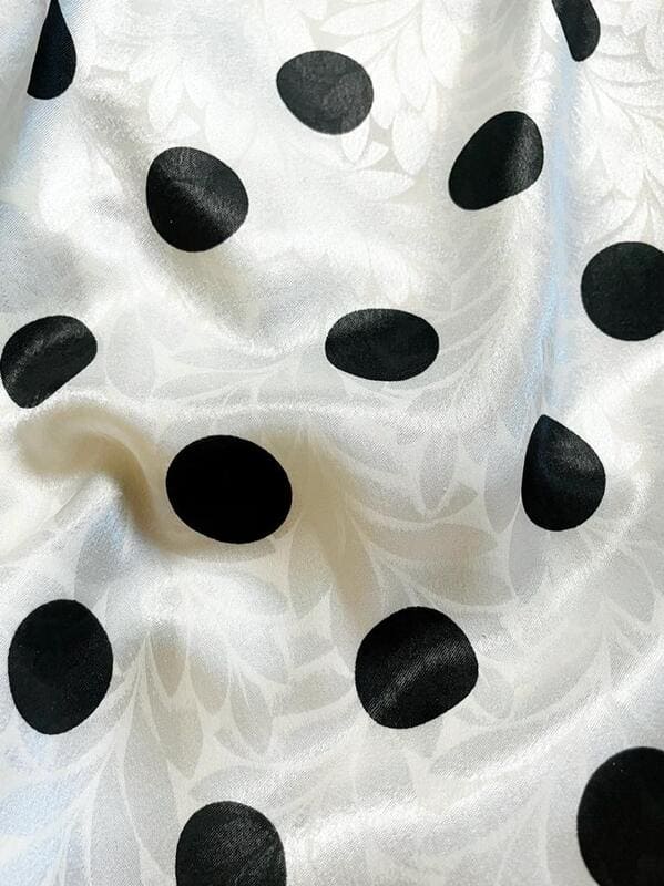 Camicia in raso bianco a pois neri