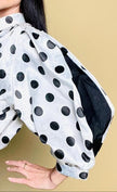 Camicia in raso bianco a pois neri
