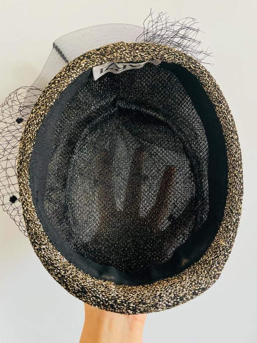 Cappellino con veletta in lurex oro e tulle nero Marzi Firenze